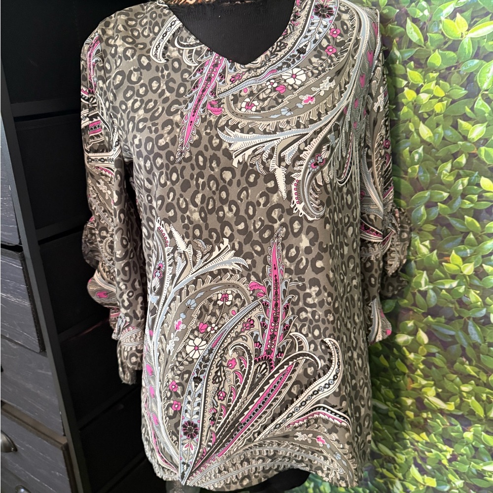 Leopard Print Women's Top with Pink Accents p76